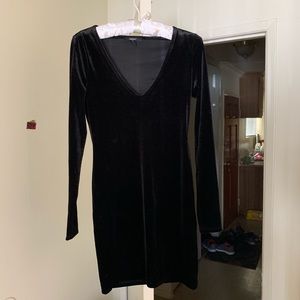 Forever 21 black velvet long sleeve dress